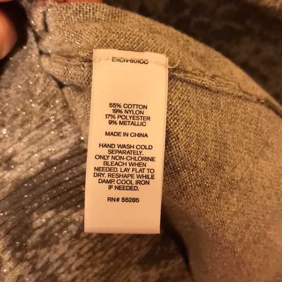 💥FINAL Price!💥 Express Python Print V-Neck - Picture 5 of 5